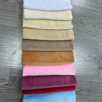 Tessuto in pile di flanella di poliestere al 100%.